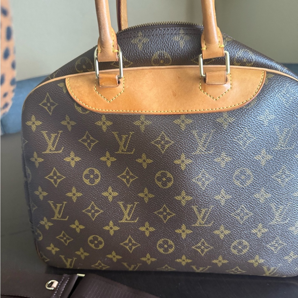 Excellent Pre-Loved Louis Vuitton Monogram Deauville Bag - Picture 4 of 12